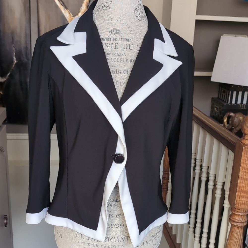 Joseph Ribkoff Black and White Women's Blazer P2P 19 L 22